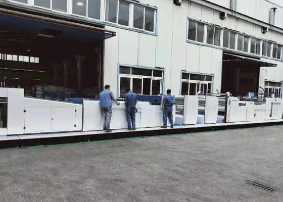 Chine Machine de stratification du plus grand de la taille 1450mm film thermique de longueur avec l'unité gravante en refief fournisseur